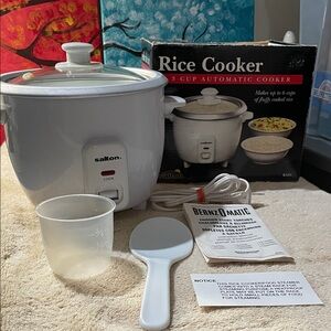Salton White Rice Cooker